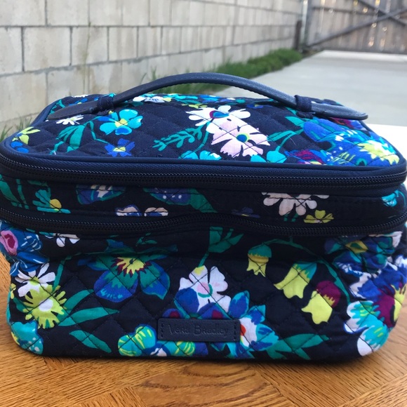 Vera Bradley Handbags - NWOT Vera Bradley cosmetic bag